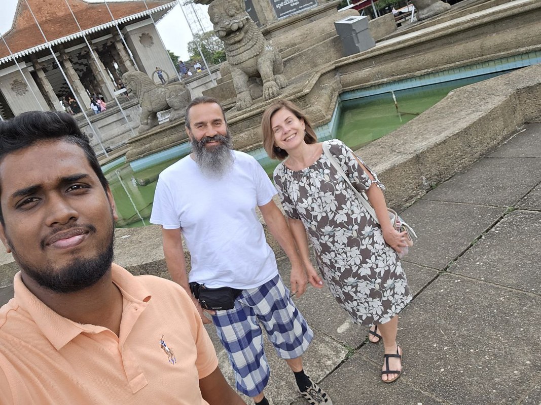 Guided city tour at Independence Square in Colombo for international travelers.